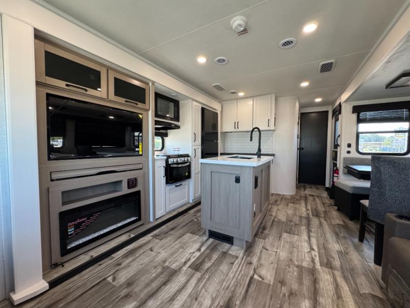 2027 Open Range RV Roamer Light Duty 29RLTS photo 12