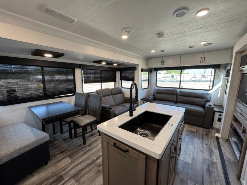 2027 Open Range RV Roamer Light Duty 29RLTS photo 10