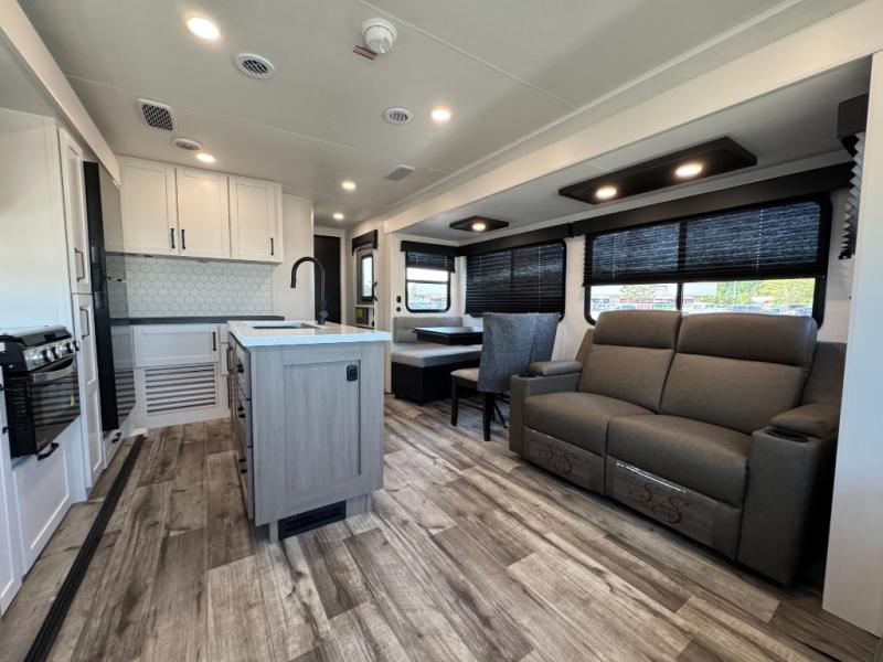 2027 Open Range RV Roamer Light Duty 29RLTS photo 11
