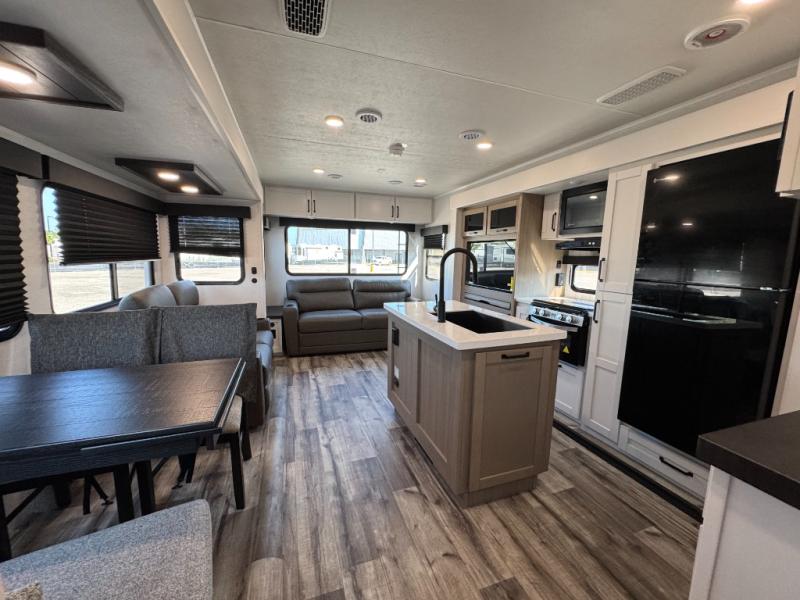 2027 Open Range RV Roamer Light Duty 29RLTS photo 9
