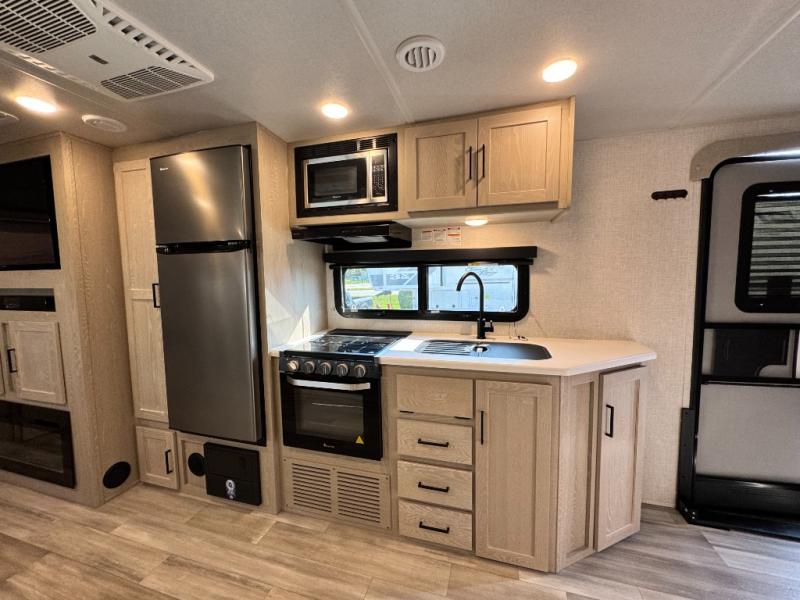 2023 Forest River RV Flagstaff Shamrock 235S photo 8
