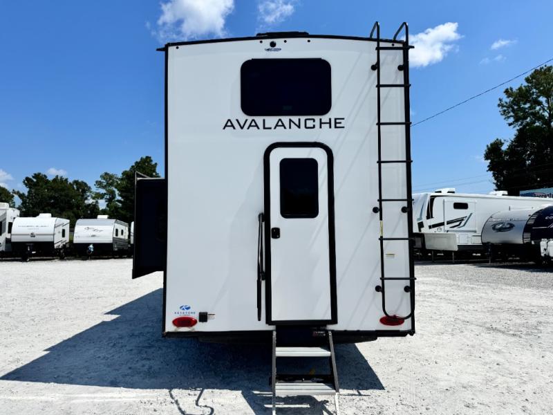 2023 Keystone RV Avalanche 390DS photo 5