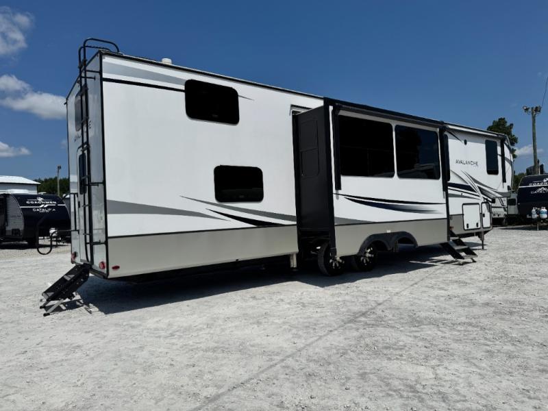 2023 Keystone RV Avalanche 390DS photo 6