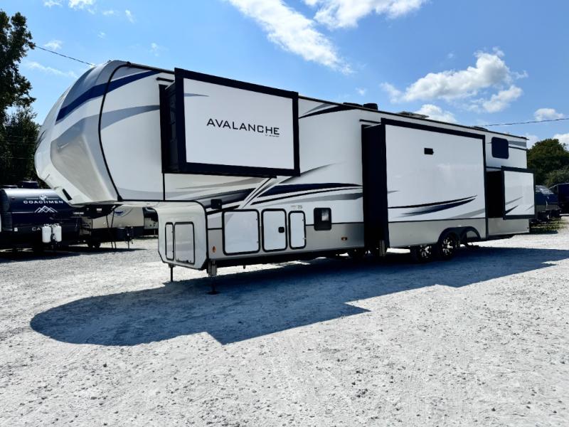2023 Keystone RV Avalanche 390DS photo 3