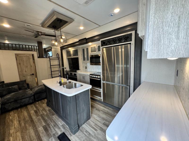 2023 Keystone RV Avalanche 390DS photo 8