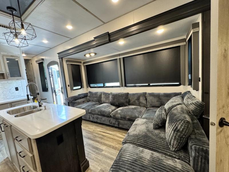 2023 Keystone RV Avalanche 390DS photo 10