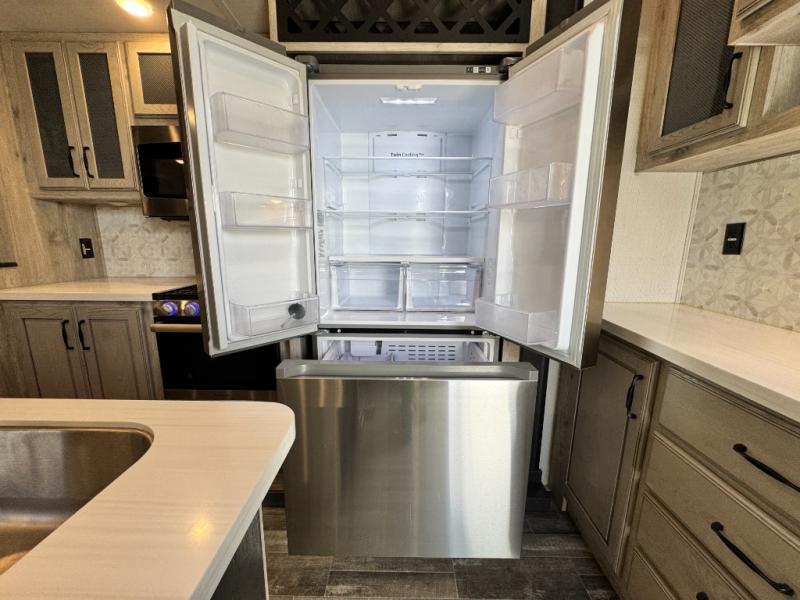 2023 Keystone RV Avalanche 390DS photo 19