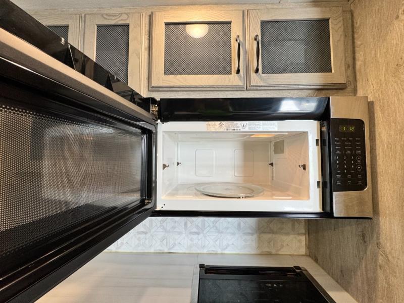 2023 Keystone RV Avalanche 390DS photo 15