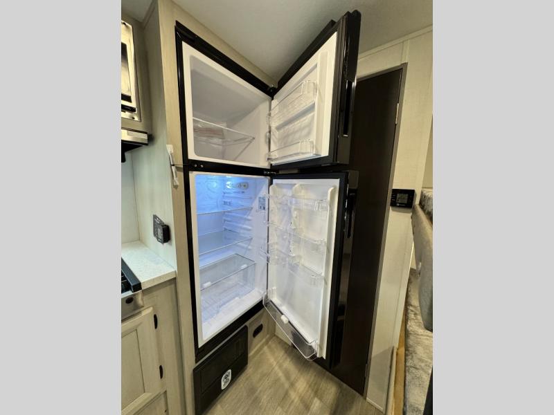 2027 Coachmen RV Catalina Summit Series 7 164BHX photo 18