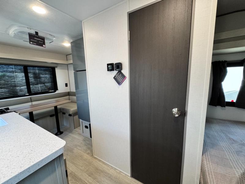 2027 Coachmen RV Catalina Summit Series 7 154RDX photo 10
