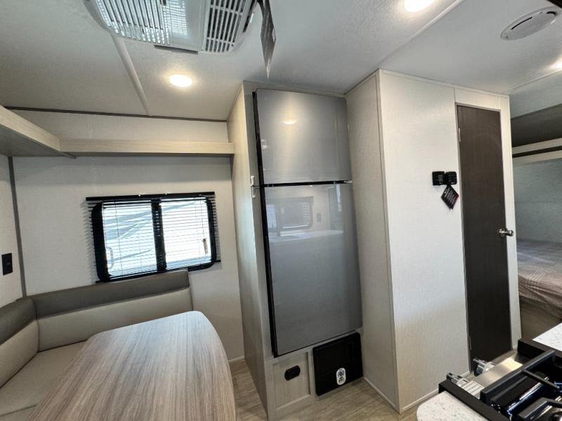 2027 Coachmen RV Catalina Summit Series 7 154RDX photo 14