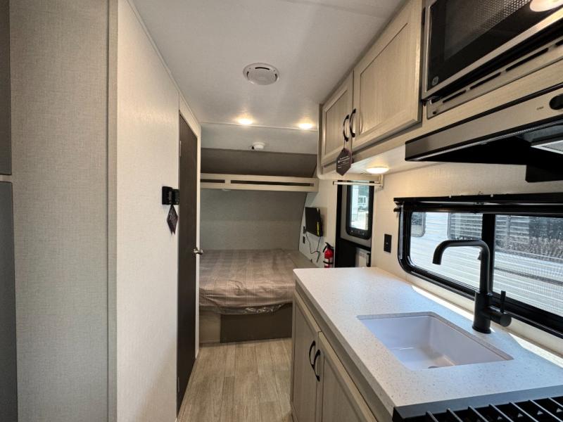2027 Coachmen RV Catalina Summit Series 7 154RDX photo 15