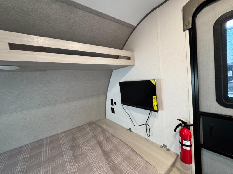 2027 Coachmen RV Catalina Summit Series 7 154RDX photo 19