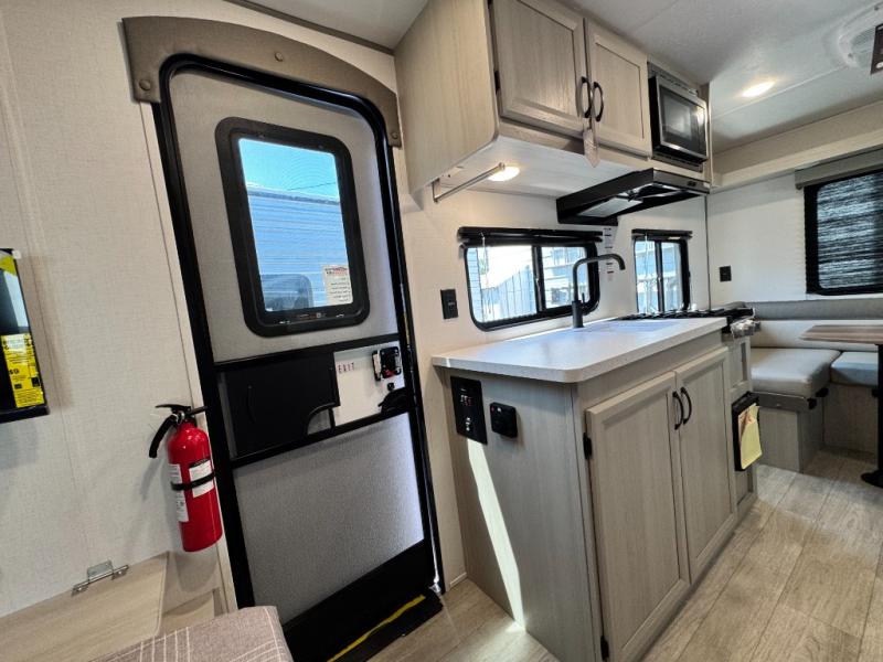 2027 Coachmen RV Catalina Summit Series 7 154RDX photo 12