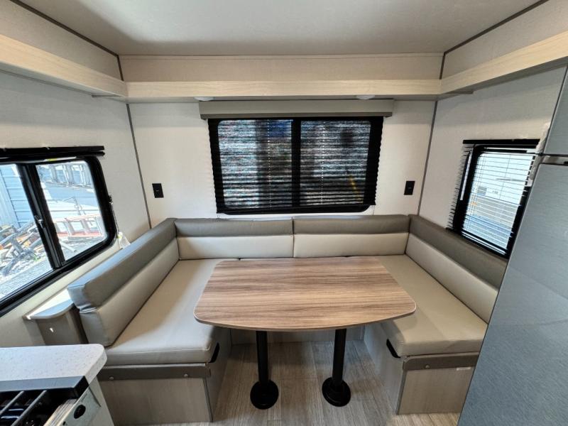 2027 Coachmen RV Catalina Summit Series 7 154RDX photo 17