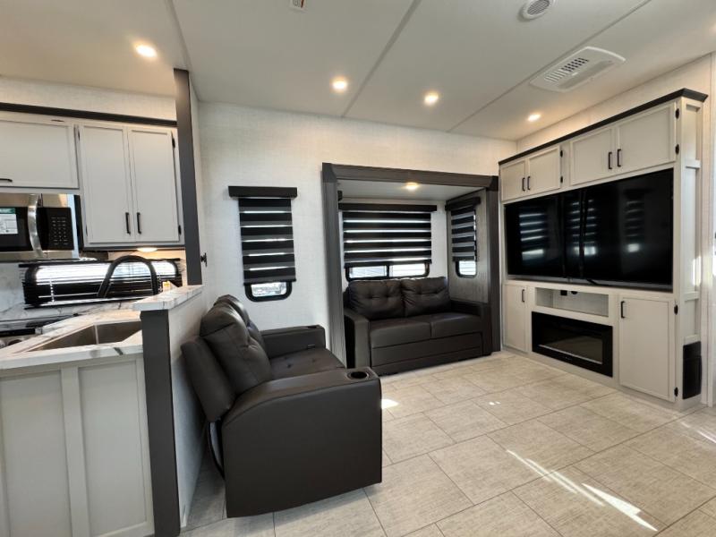 2027 Forest River RV Wildcat 33CHEF photo 11