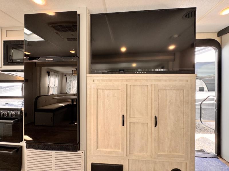 2022 Forest River RV Vibe 28BH photo 13