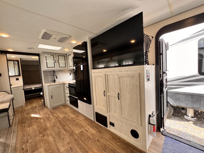 2022 Forest River RV Vibe 28BH photo 8