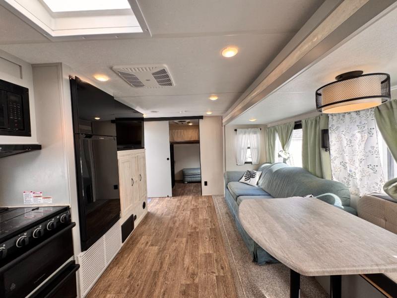 2022 Forest River RV Vibe 28BH photo 11