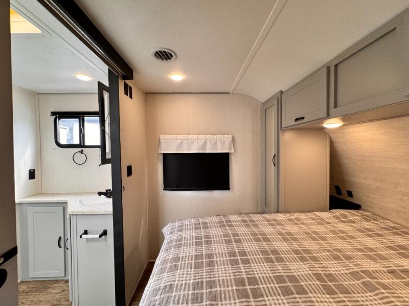 2022 Forest River RV Vibe 28BH photo 27