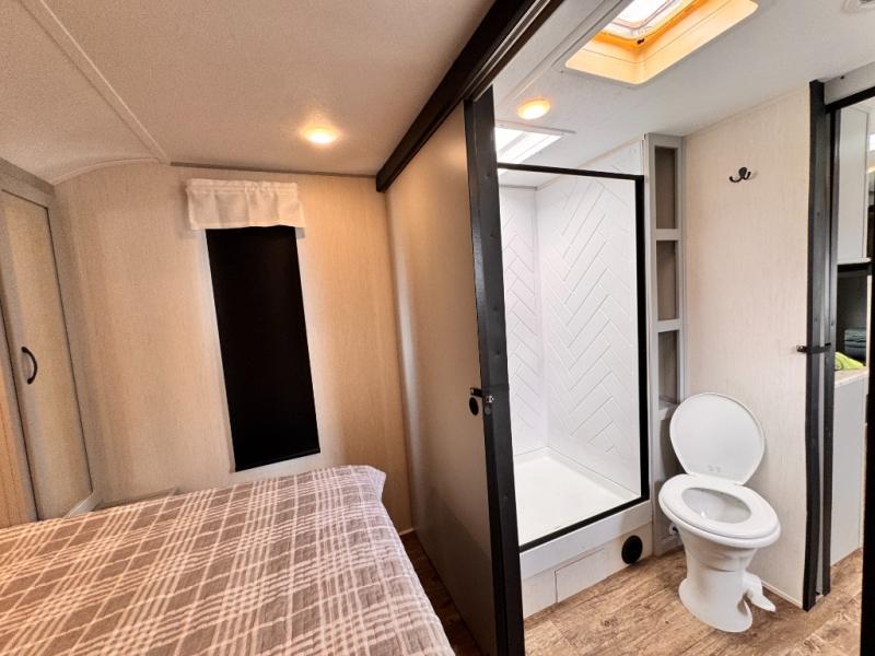 2022 Forest River RV Vibe 28BH photo 25
