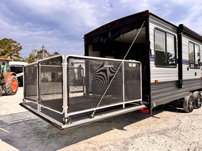 2020 Forest River RV Cherokee Grey Wolf 25RRT Toy Hauler photo 2