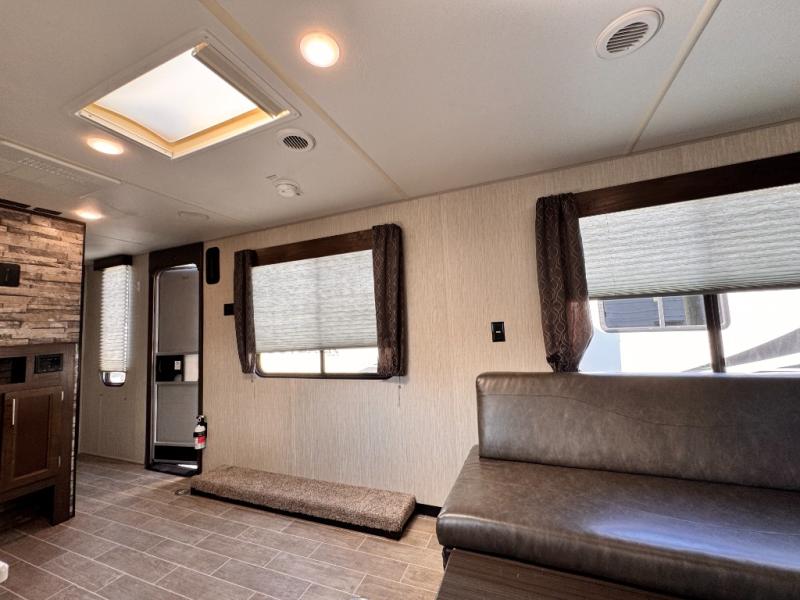 2020 Forest River RV Cherokee Grey Wolf 25RRT Toy Hauler photo 13