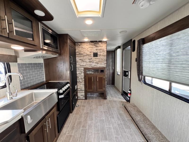 2020 Forest River RV Cherokee Grey Wolf 25RRT Toy Hauler photo 15