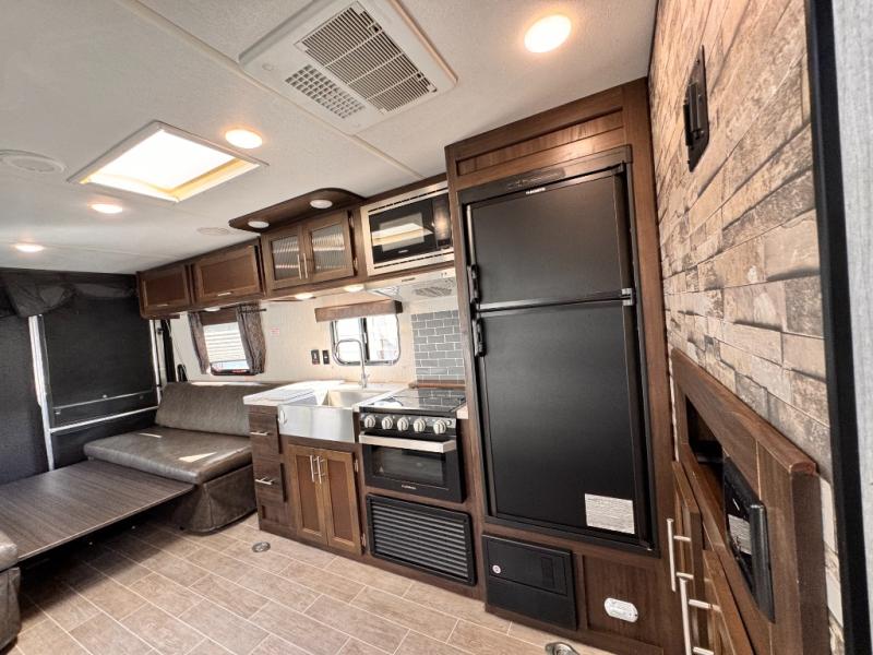 2020 Forest River RV Cherokee Grey Wolf 25RRT Toy Hauler photo 11
