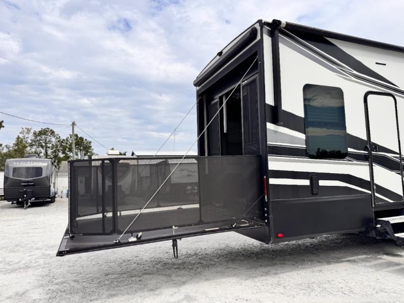 2022 Grand Design Momentum 397THS Toy Hauler photo 5