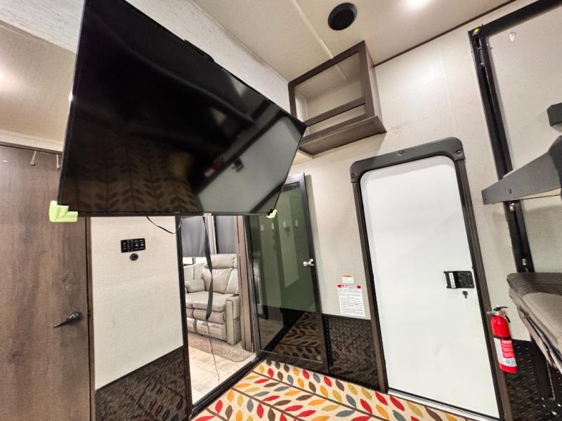 2022 Grand Design Momentum 397THS Toy Hauler photo 28