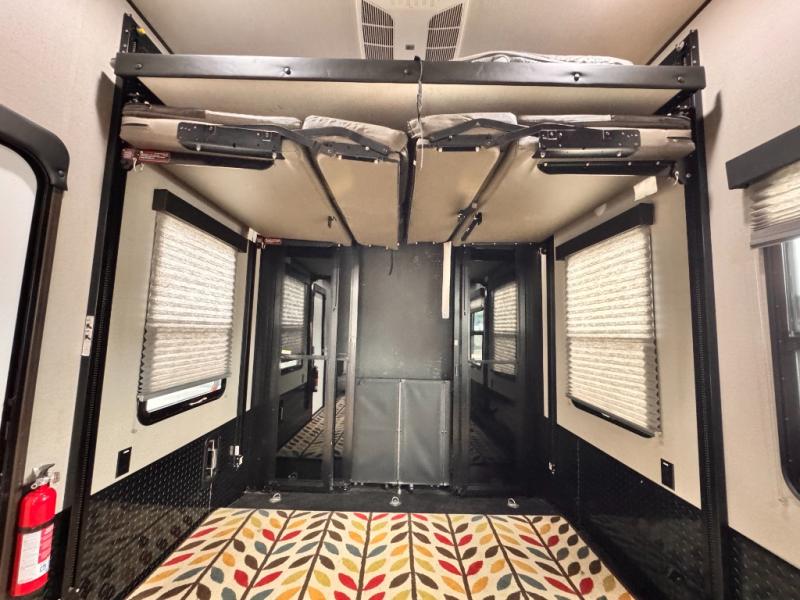 2022 Grand Design Momentum 397THS Toy Hauler photo 31