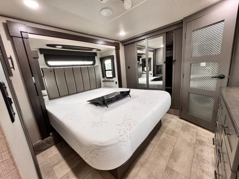 2022 Grand Design Momentum 397THS Toy Hauler photo 37