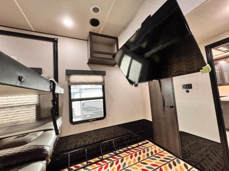 2022 Grand Design Momentum 397THS Toy Hauler photo 29