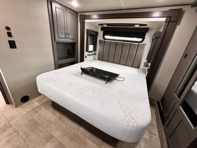 2022 Grand Design Momentum 397THS Toy Hauler photo 38