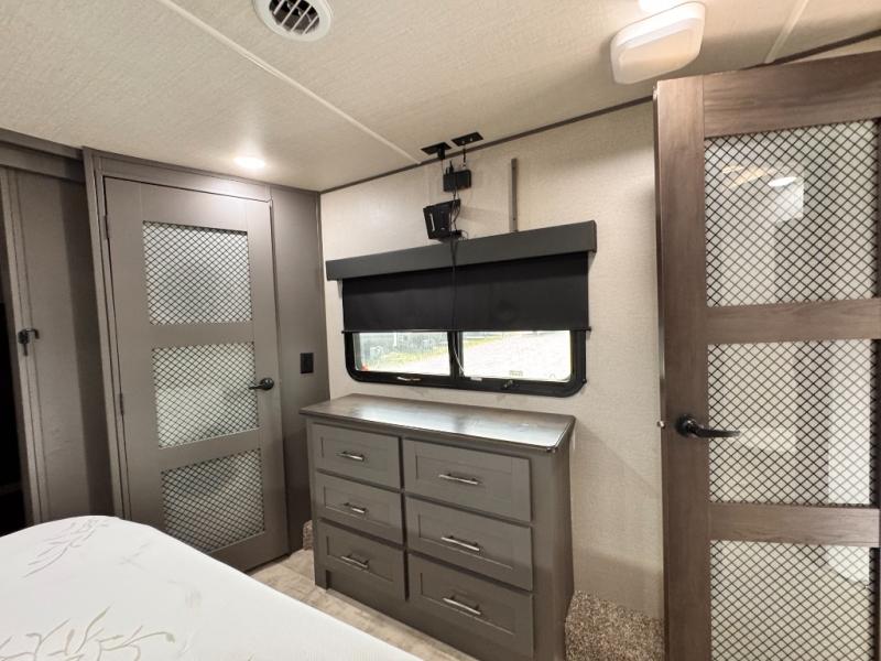 2022 Grand Design Momentum 397THS Toy Hauler photo 40