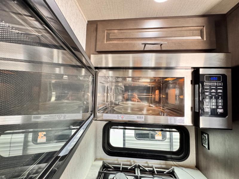 2022 Grand Design Momentum 397THS Toy Hauler photo 20