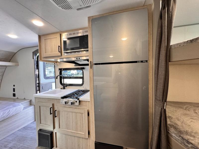 2026 Coachmen RV Catalina Summit Series 7 184BHSX photo 11