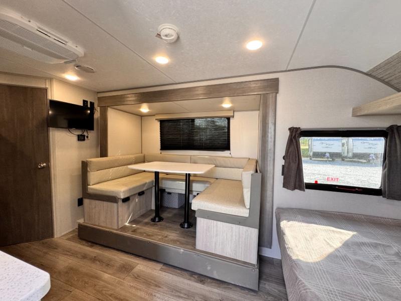 2026 Coachmen RV Catalina Summit Series 7 184BHSX photo 9