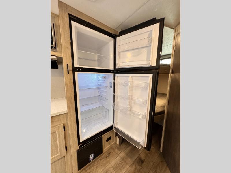 2026 Coachmen RV Catalina Summit Series 7 184BHSX photo 18