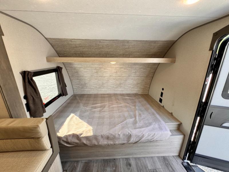 2026 Coachmen RV Catalina Summit Series 7 184BHSX photo 14