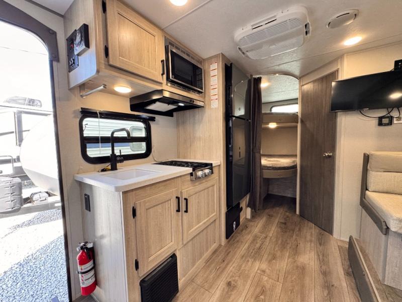 2026 Coachmen RV Catalina Summit Series 7 184BHSX photo 10