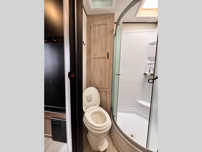 2022 Coachmen RV Spirit Ultra Lite 1943RB photo 21