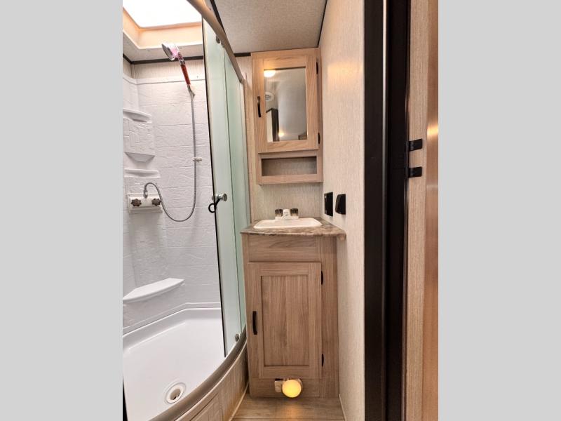 2022 Coachmen RV Spirit Ultra Lite 1943RB photo 22