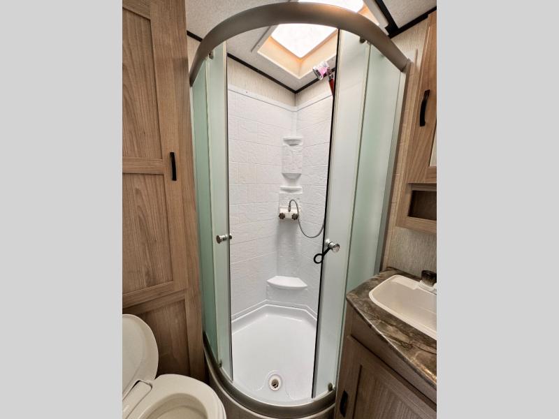 2022 Coachmen RV Spirit Ultra Lite 1943RB photo 25