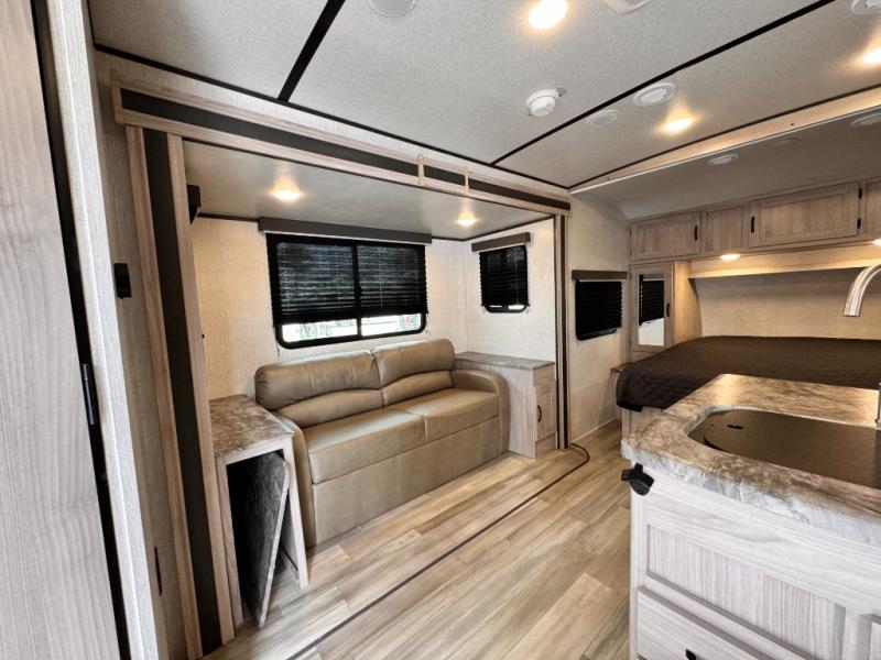 2022 Coachmen RV Spirit Ultra Lite 1943RB photo 8
