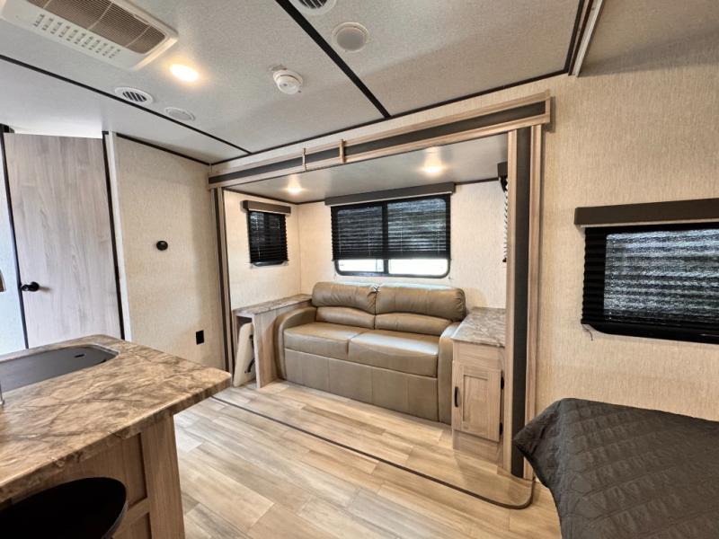 2022 Coachmen RV Spirit Ultra Lite 1943RB photo 11