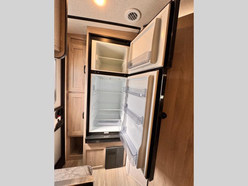 2022 Coachmen RV Spirit Ultra Lite 1943RB photo 20