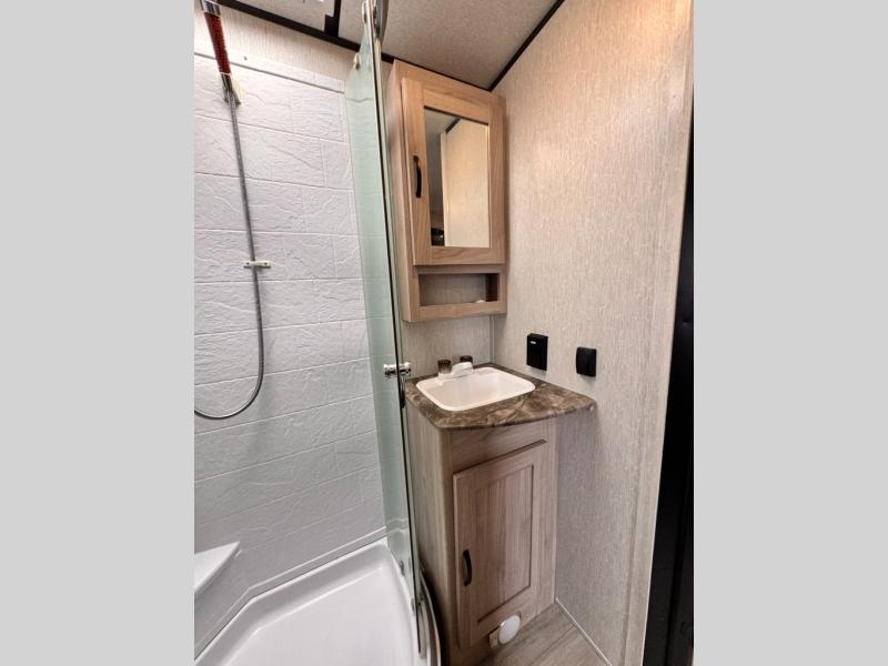 2022 Coachmen RV Spirit Ultra Lite 1943RB photo 24
