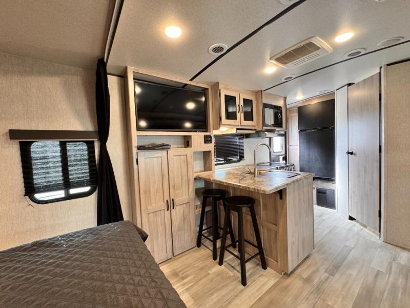 2022 Coachmen RV Spirit Ultra Lite 1943RB photo 12